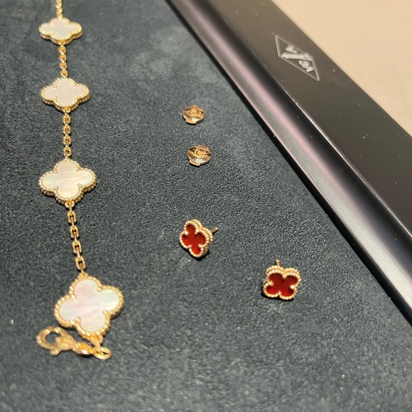 Van Cleef & Arpels sweet alhambra earrings - Picture 5 of 5